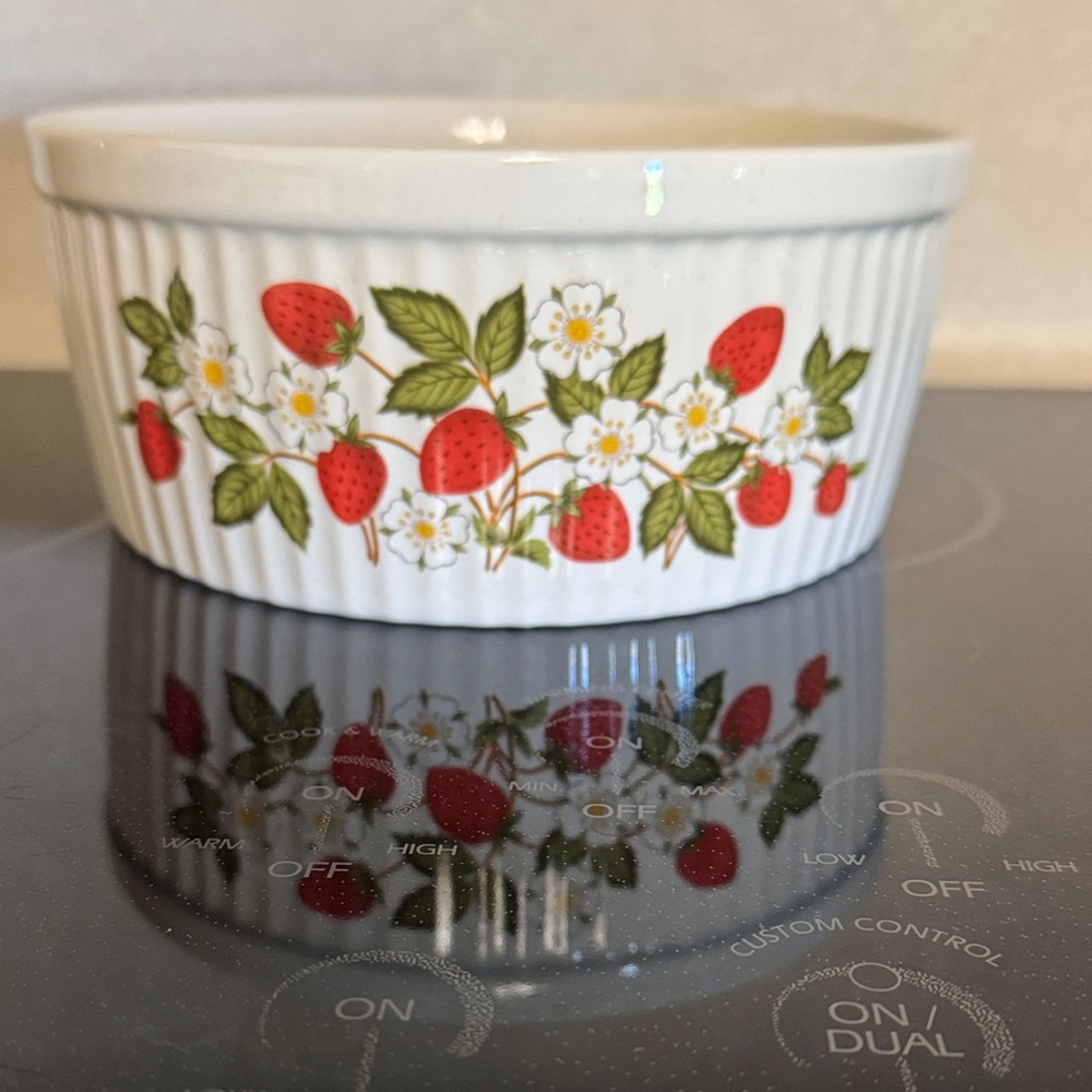 Vintage Sheffield strawberries n cream stoneware Baking Dish
